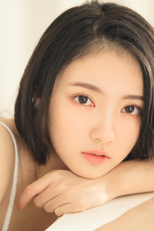 美女扒开胸罩露出奶头的